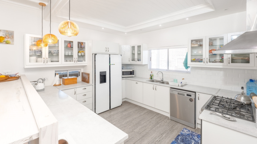 4 Bedroom Property for Sale in Struisbaai Western Cape